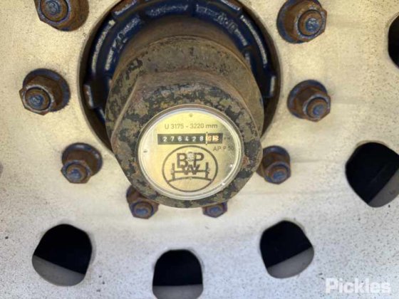 2001年伊斯特韦尔控股公司