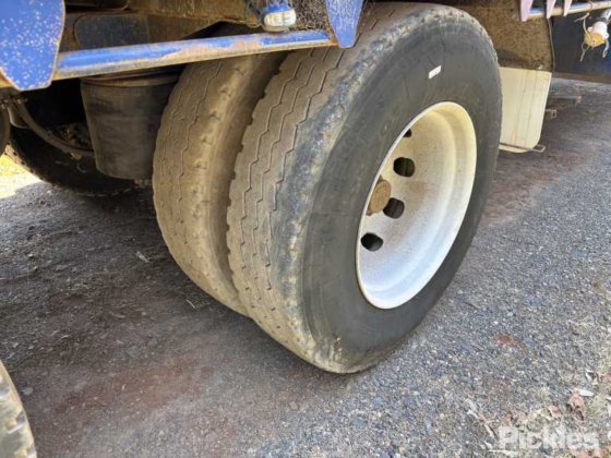 2001年伊斯特韦尔控股公司