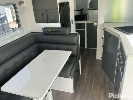 2022年式オースリンクキャラバンズ マリブレイダー