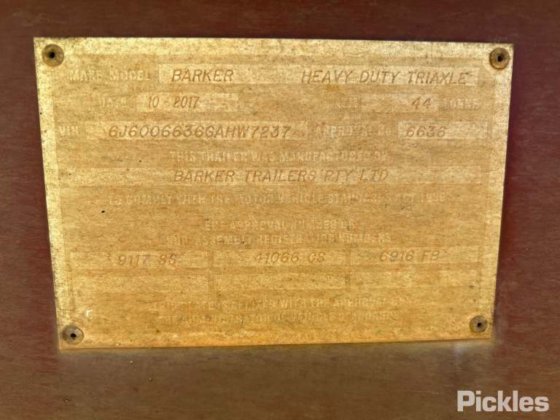 2017 Barker 重型三轴卡车