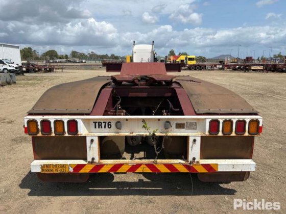 2017 Barker 重型三轴卡车