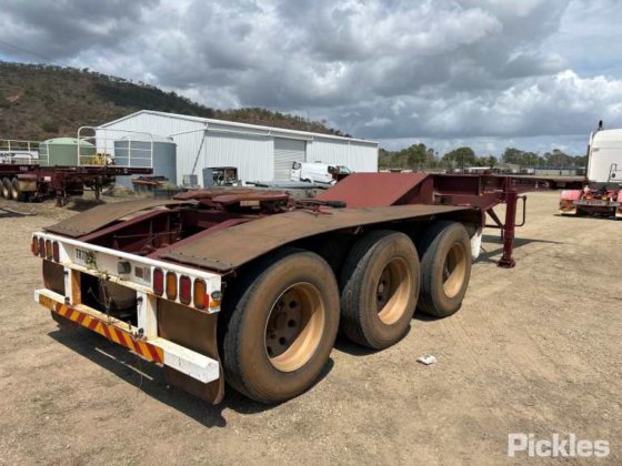 2017 Barker 重型三轴卡车