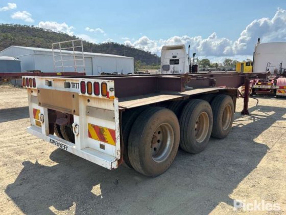 2017 Barker 重型三轴卡车