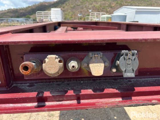 2017 Barker 重型三轴卡车