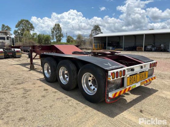 2017 Barker 重型三轴卡车