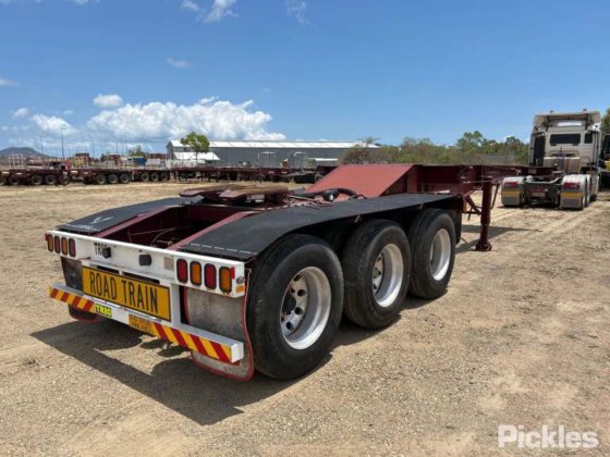 2017 Barker 重型三轴卡车