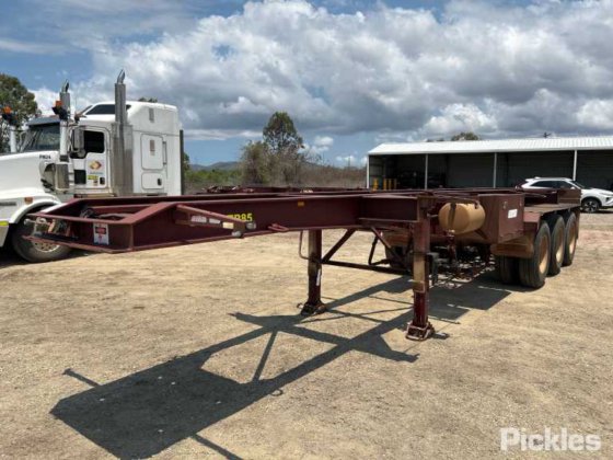 2017 Barker 重型三轴卡车