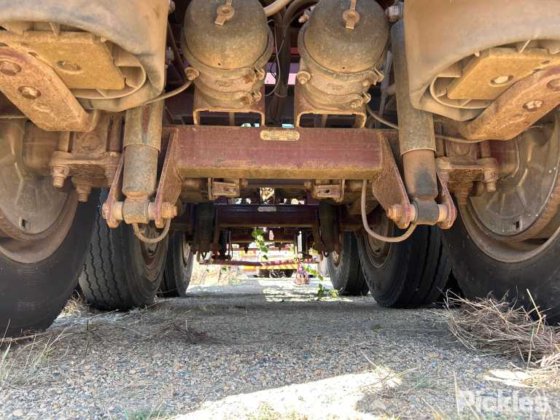 2017 Barker 重型三轴卡车