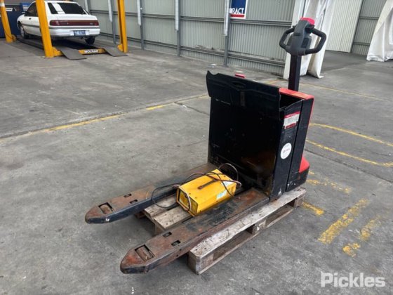 EP设备公司托盘搬运车