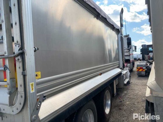 2021年式フレイトライナー・コロナド