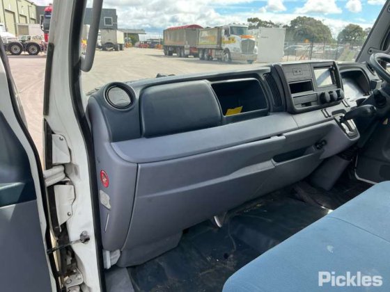 2015年式 三菱 キャンター 615