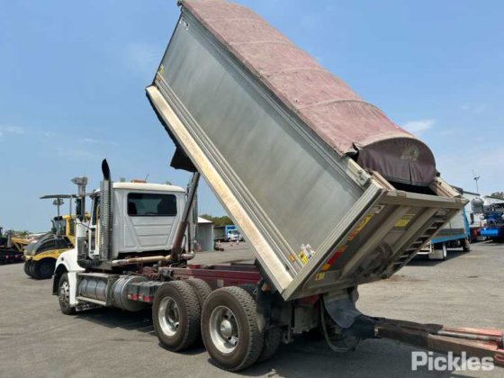 2016款麦克三叉戟