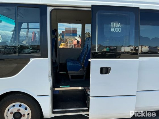 2022 三菱ふそうローザ