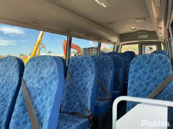 2022 三菱ふそうローザ