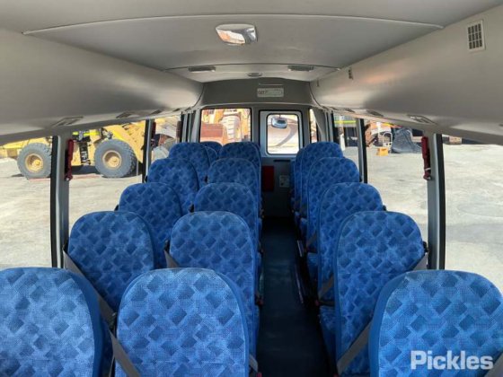 2022 三菱ふそうローザ