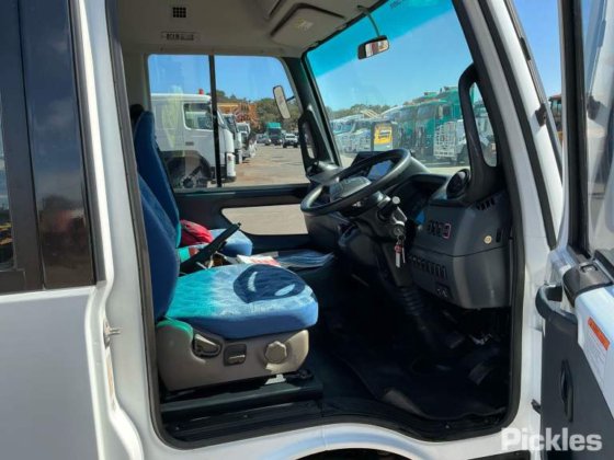 2022 三菱ふそうローザ