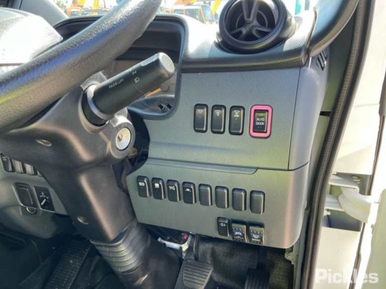 2022 三菱ふそうローザ