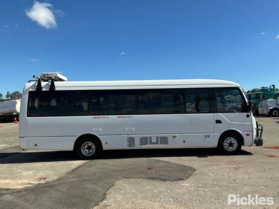 2022 三菱ふそうローザ