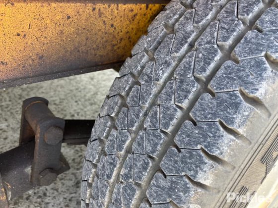 油圧ポンプとオーガーを備えたトレーラー搭載型ディーゼルエンジン