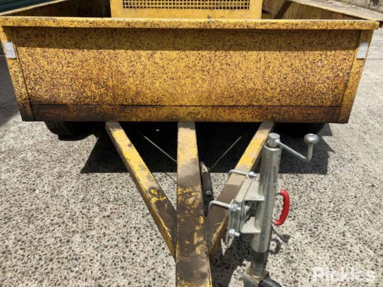 油圧ポンプとオーガーを備えたトレーラー搭載型ディーゼルエンジン