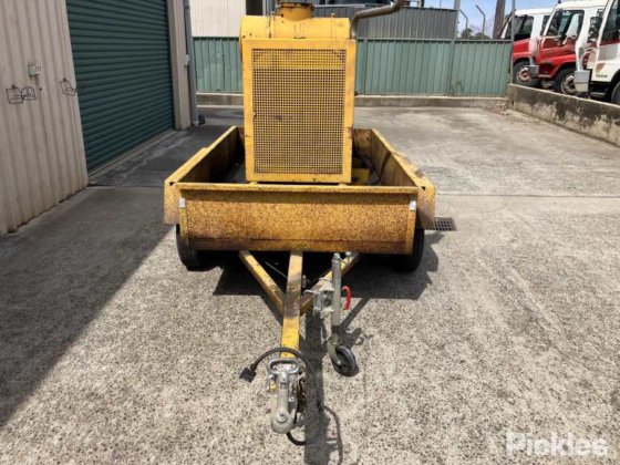 油圧ポンプとオーガーを備えたトレーラー搭載型ディーゼルエンジン