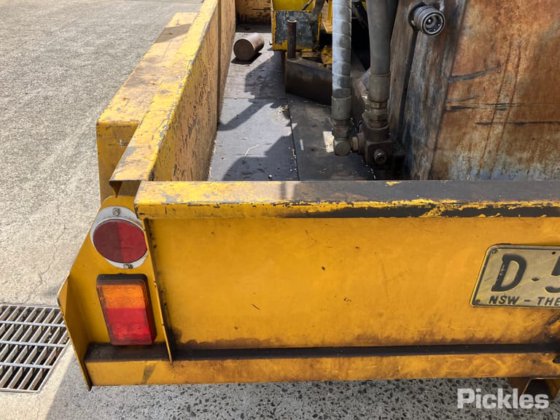 油圧ポンプとオーガーを備えたトレーラー搭載型ディーゼルエンジン