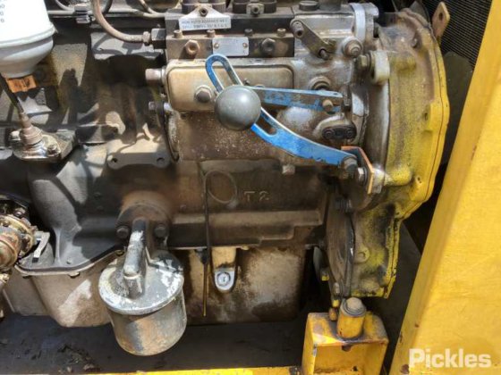 油圧ポンプとオーガーを備えたトレーラー搭載型ディーゼルエンジン