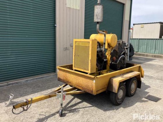 油圧ポンプとオーガーを備えたトレーラー搭載型ディーゼルエンジン