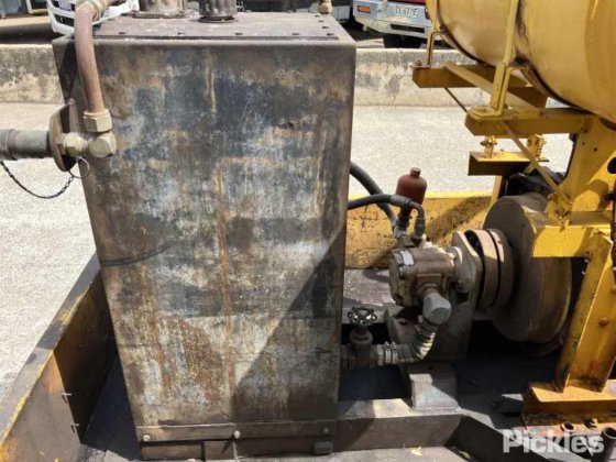 油圧ポンプとオーガーを備えたトレーラー搭載型ディーゼルエンジン