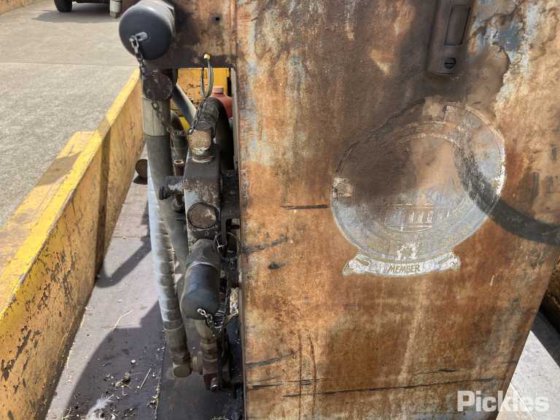 油圧ポンプとオーガーを備えたトレーラー搭載型ディーゼルエンジン