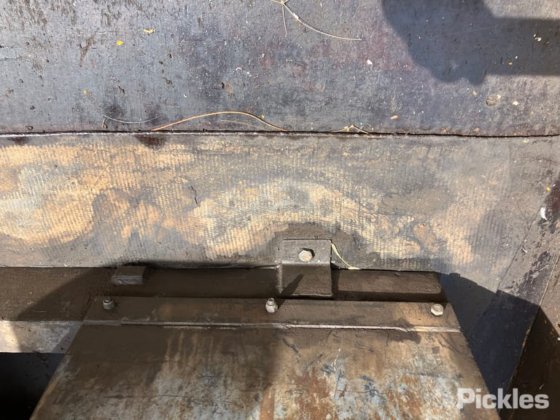 油圧ポンプとオーガーを備えたトレーラー搭載型ディーゼルエンジン