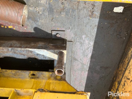 油圧ポンプとオーガーを備えたトレーラー搭載型ディーゼルエンジン