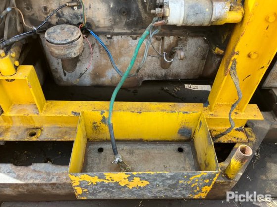 油圧ポンプとオーガーを備えたトレーラー搭載型ディーゼルエンジン