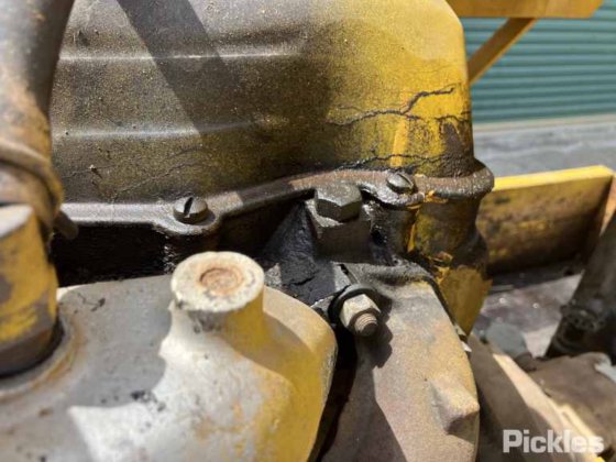 油圧ポンプとオーガーを備えたトレーラー搭載型ディーゼルエンジン