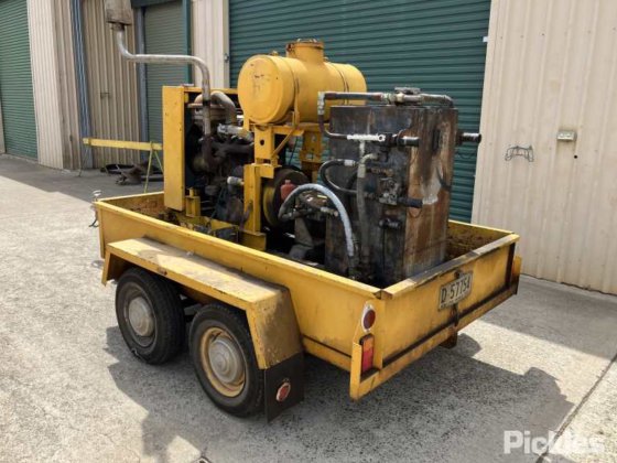 油圧ポンプとオーガーを備えたトレーラー搭載型ディーゼルエンジン