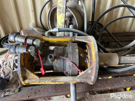 油圧ポンプとオーガーを備えたトレーラー搭載型ディーゼルエンジン