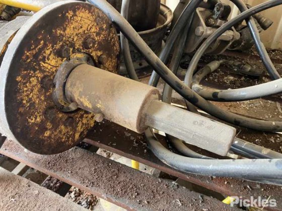 油圧ポンプとオーガーを備えたトレーラー搭載型ディーゼルエンジン