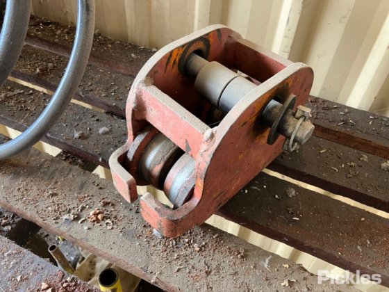 油圧ポンプとオーガーを備えたトレーラー搭載型ディーゼルエンジン