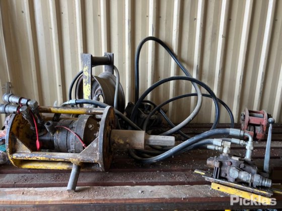 油圧ポンプとオーガーを備えたトレーラー搭載型ディーゼルエンジン