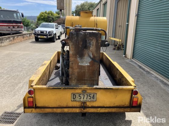 油圧ポンプとオーガーを備えたトレーラー搭載型ディーゼルエンジン