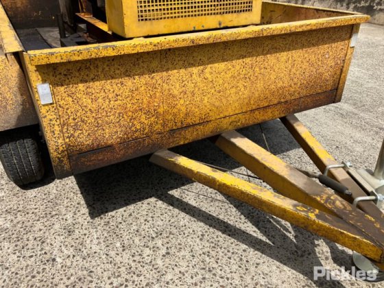 油圧ポンプとオーガーを備えたトレーラー搭載型ディーゼルエンジン