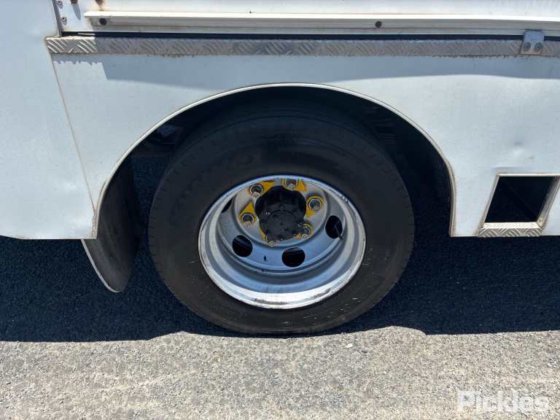 2015年式 いすゞ NPR300 MWB