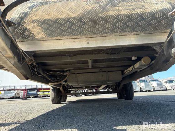 2001 指南针探险者