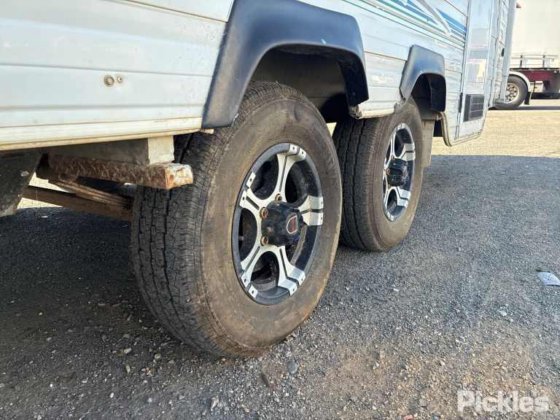 2001 指南针探险者