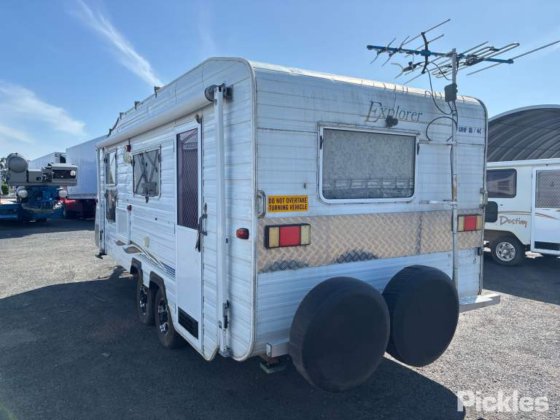 2001 指南针探险者