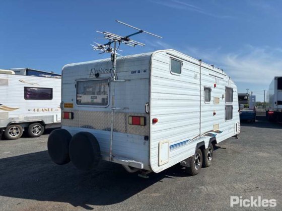 2001 指南针探险者