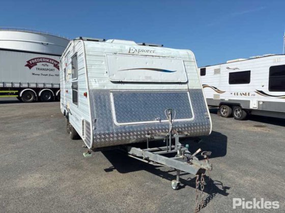 2001 指南针探险者