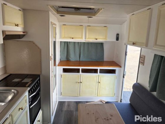 2001 指南针探险者