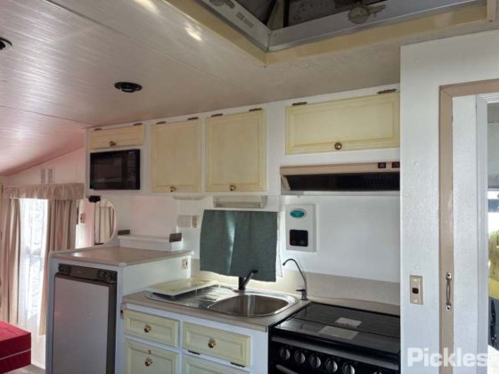 2001 指南针探险者