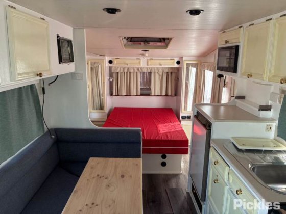 2001 指南针探险者